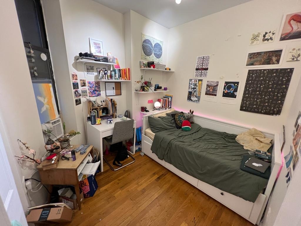 447 West 37th Street - Photo 5