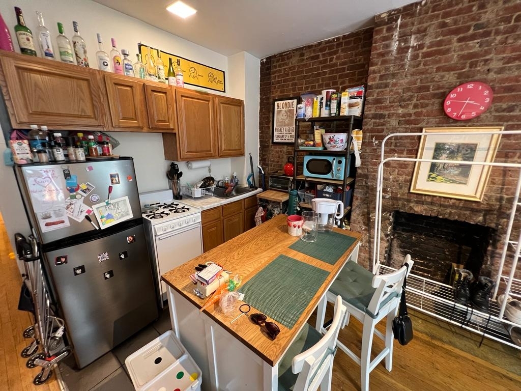 447 West 37th Street - Photo 3