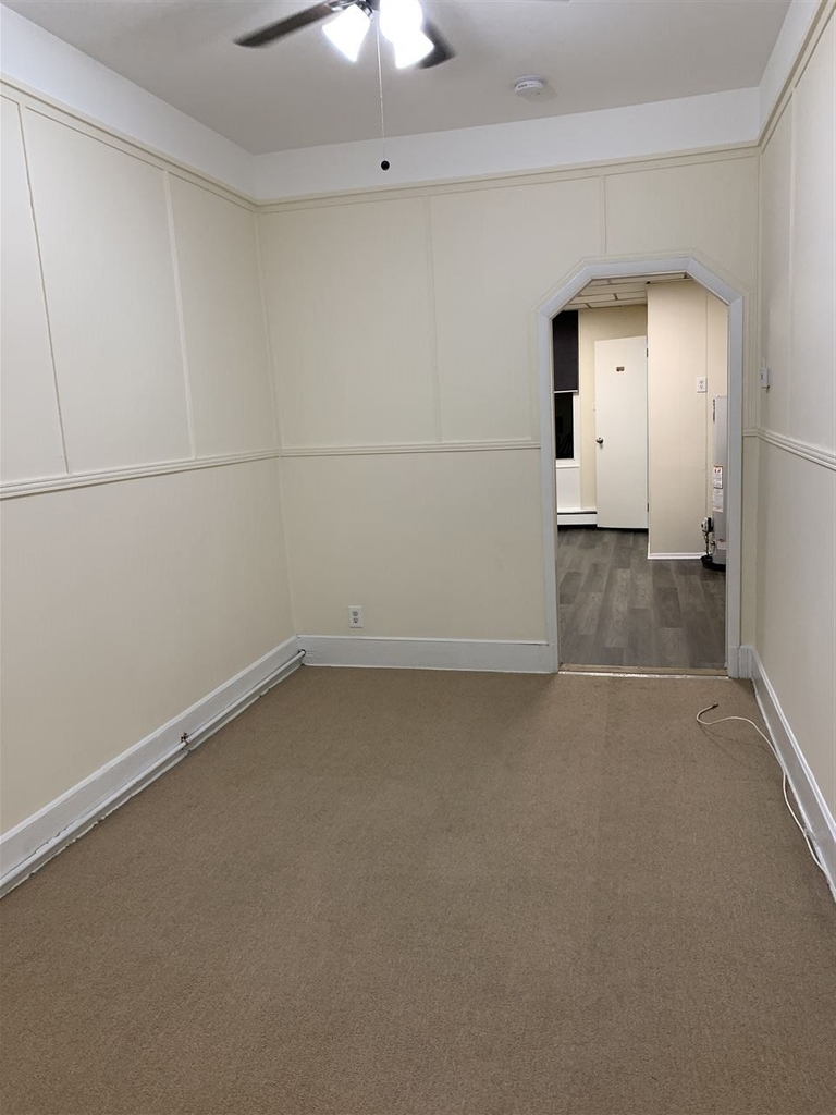 406 Adams St - Photo 2