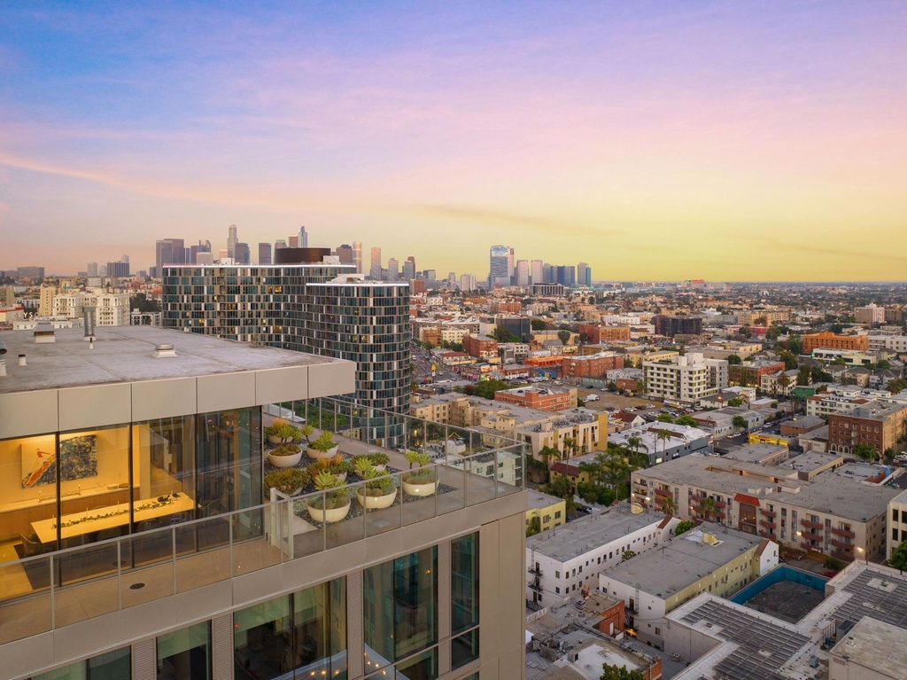 3033 Wilshire Blvd - Photo 6