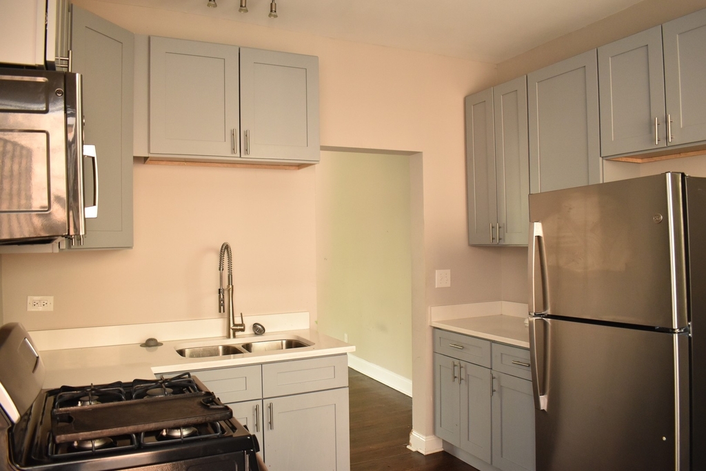 11022 S Vernon Avenue - Photo 2