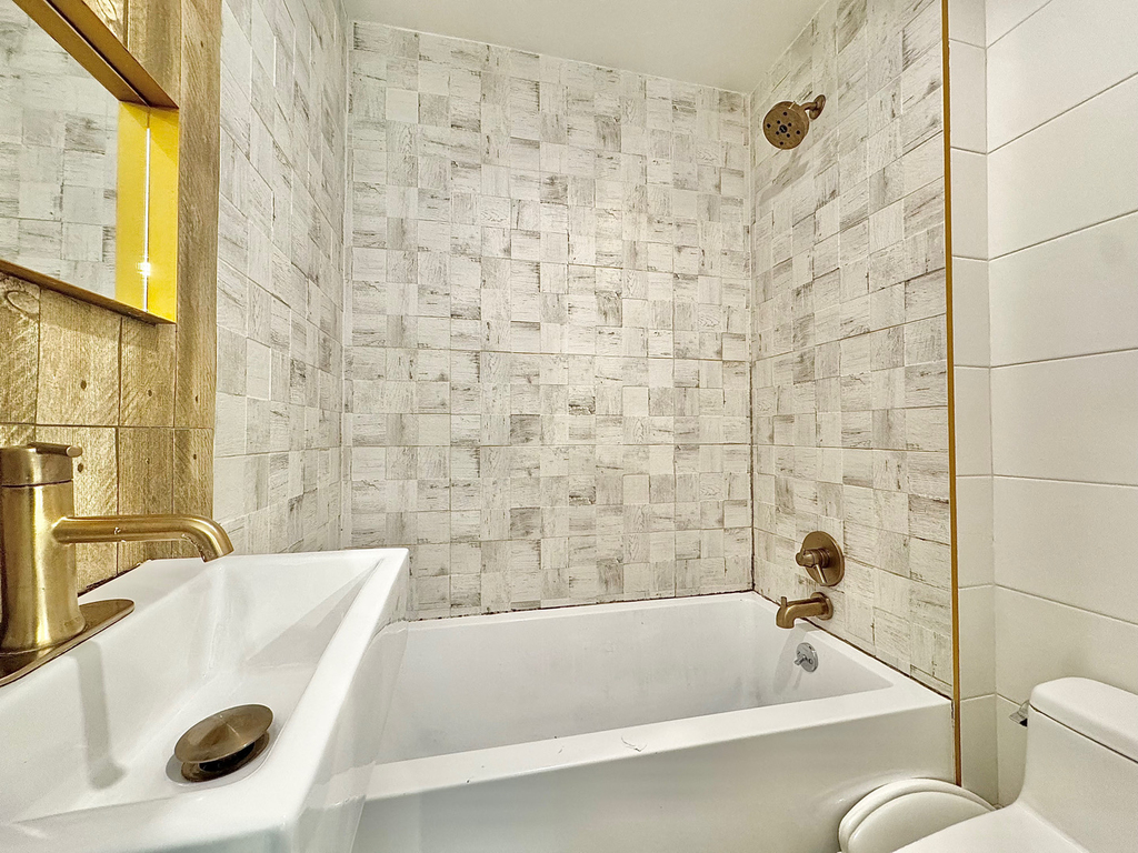 961 Seneca Avenue - Photo 15
