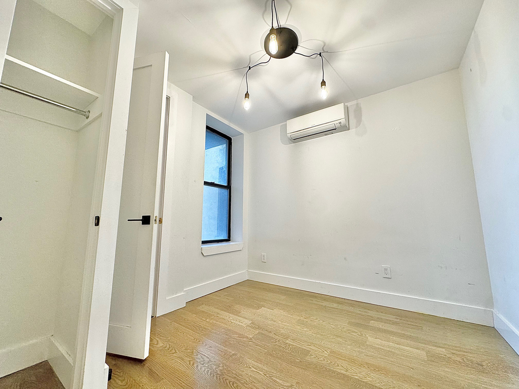 961 Seneca Avenue - Photo 2