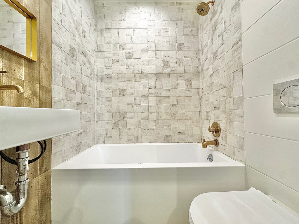 961 Seneca Avenue - Photo 10