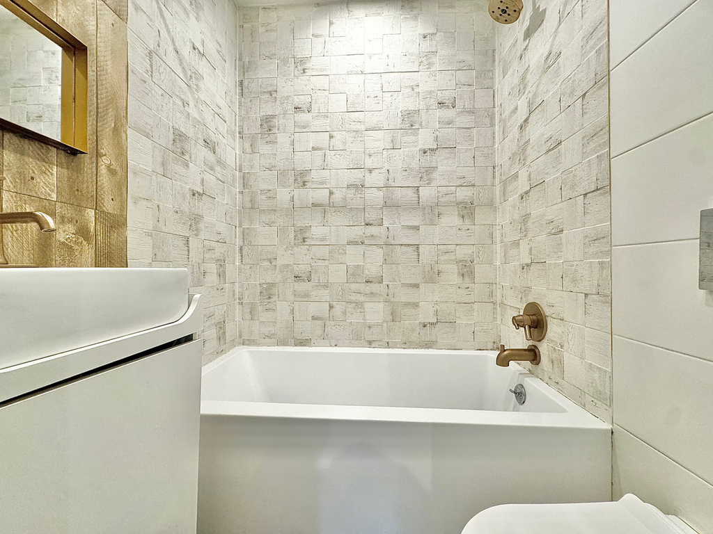 961 Seneca Avenue - Photo 5
