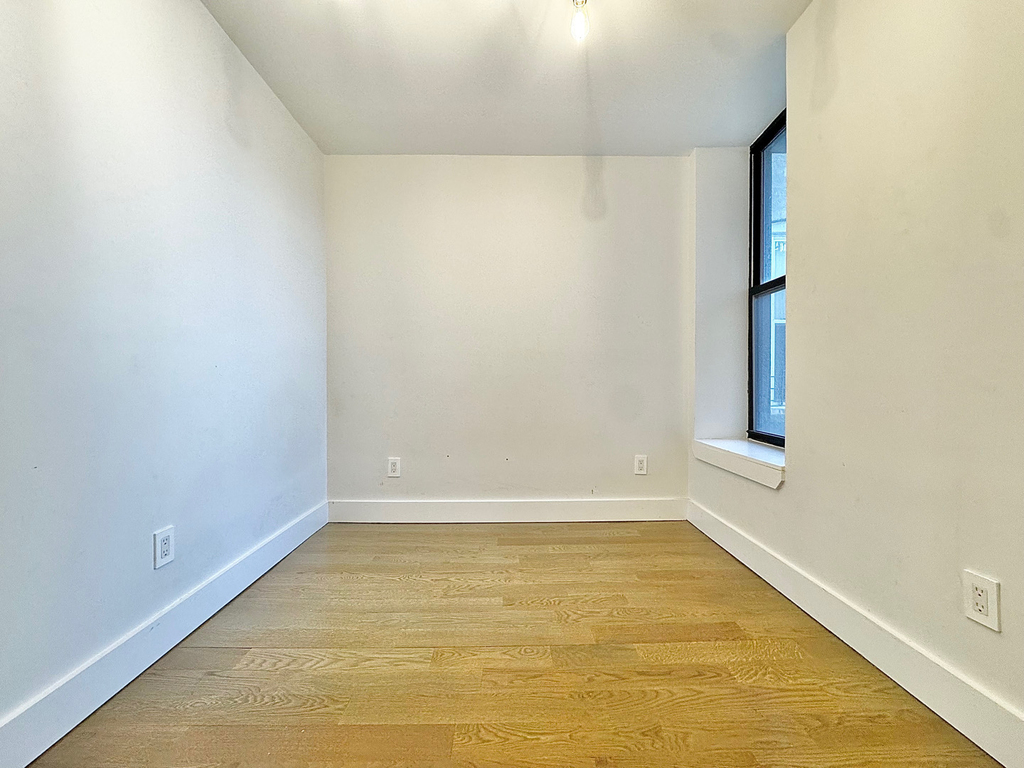 961 Seneca Avenue - Photo 12