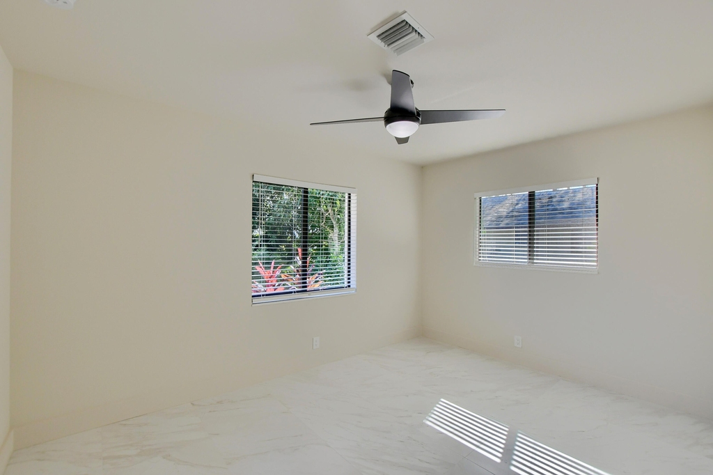 2503 Oceanview Avenue - Photo 4