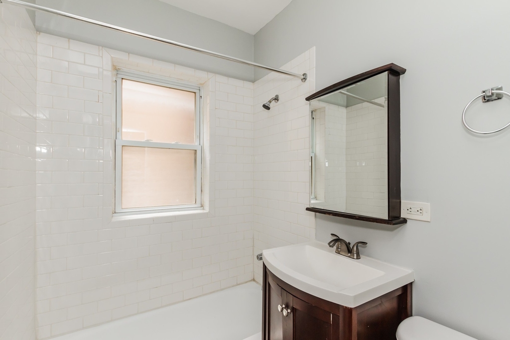 2406 N Kilbourn Avenue - Photo 8