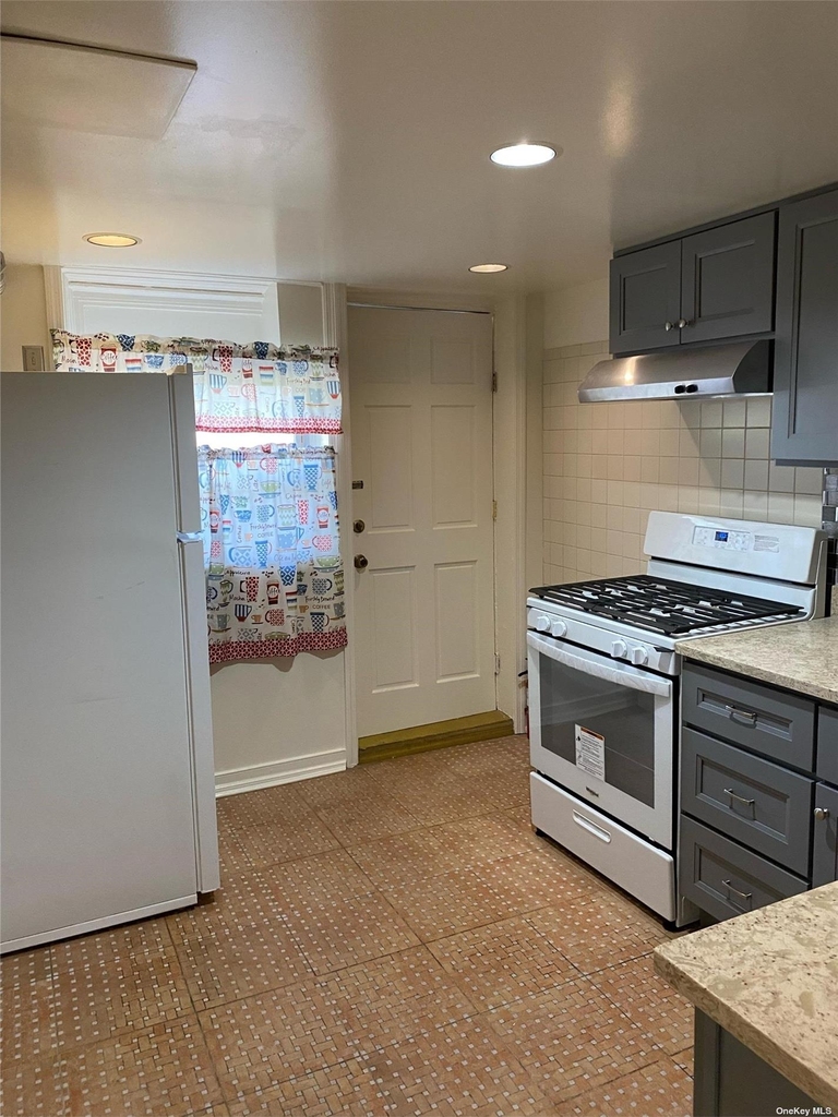 114-33 204th Street - Photo 4