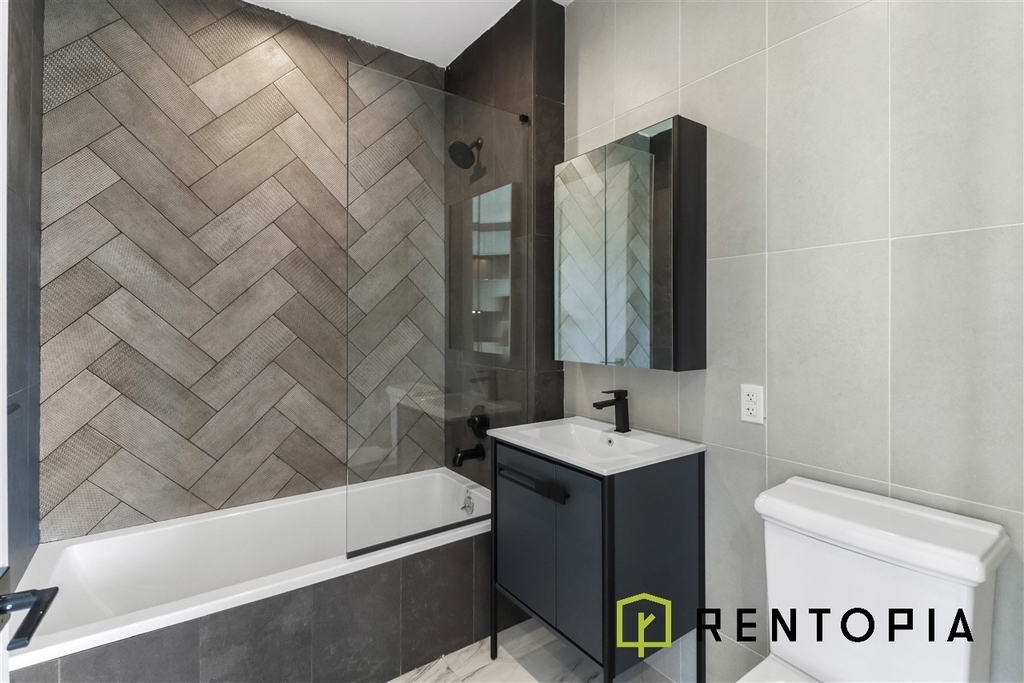 494 Manhattan Avenue - Photo 10