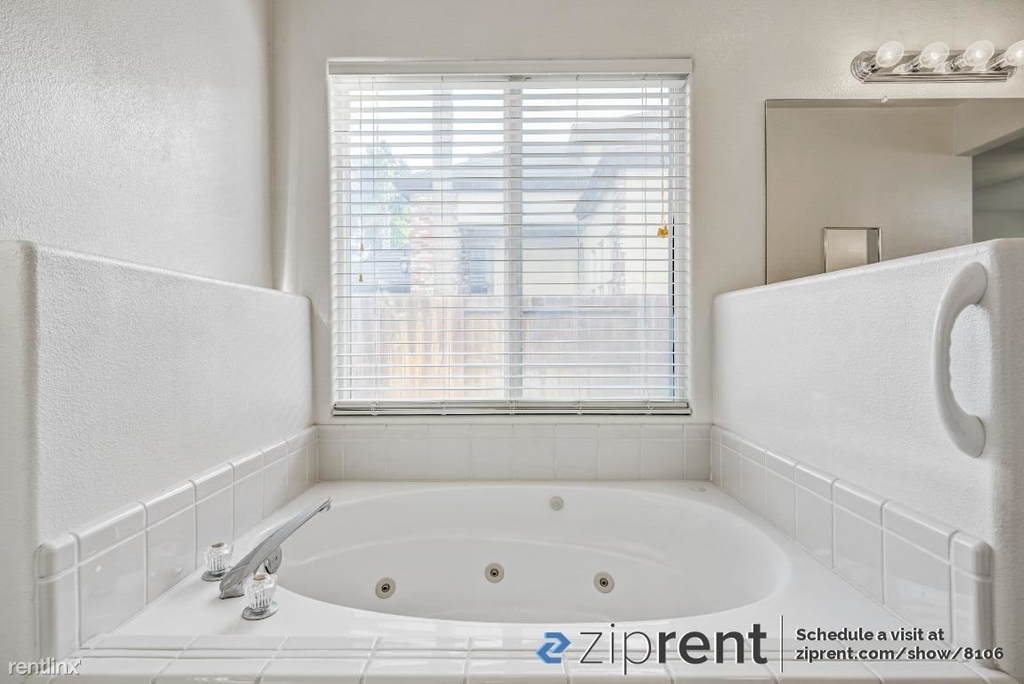 7050 Emerald Street - Photo 10