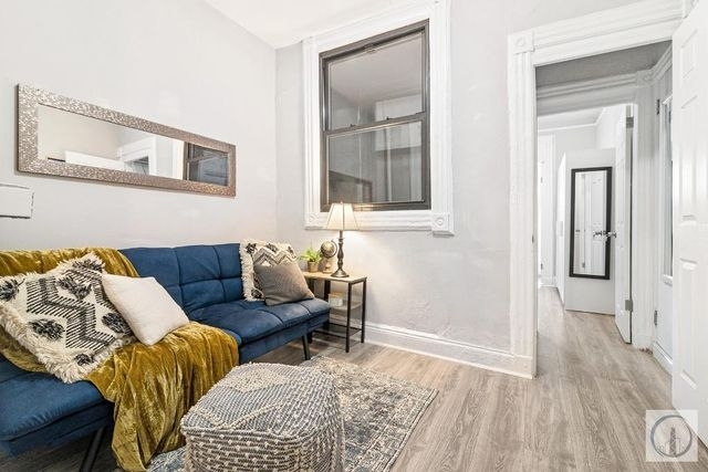 W 52nd St  - Photo 2