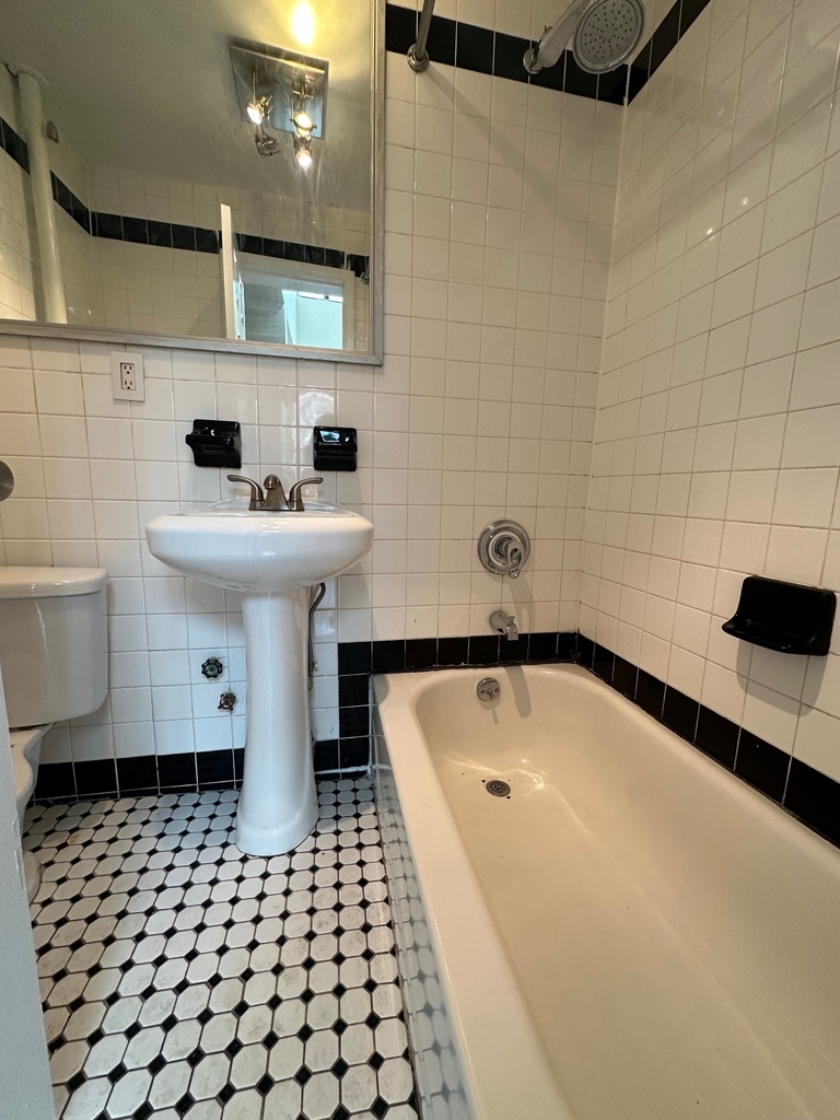 West 8th Street and 5th Avenue - Photo 4
