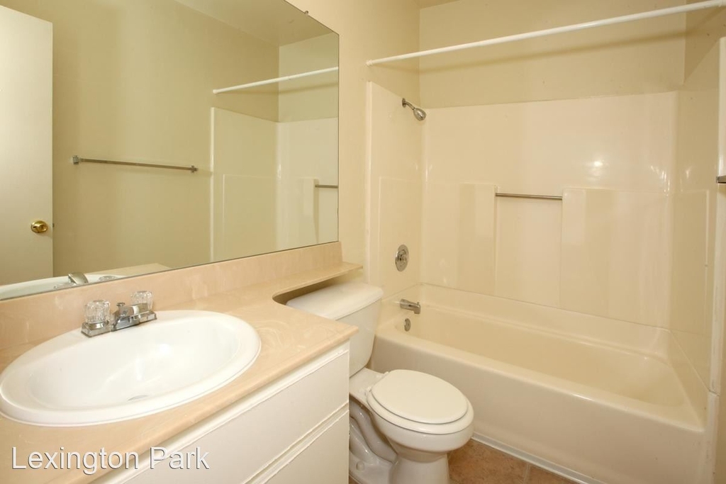 800 E Lexington Ave - Photo 4