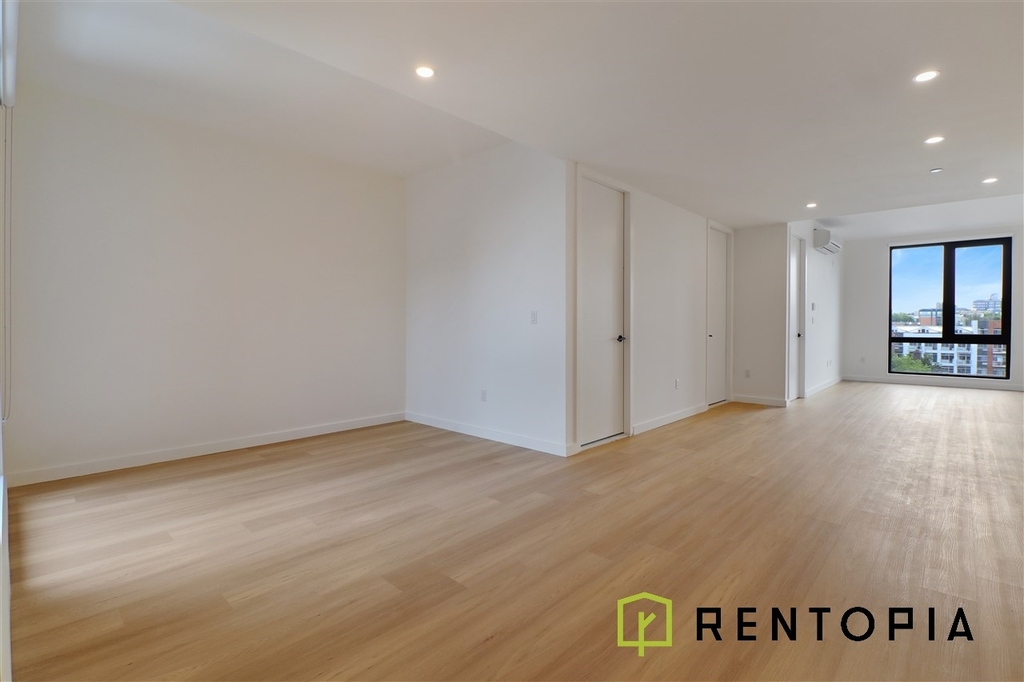 1010 Pacific Street - Photo 2