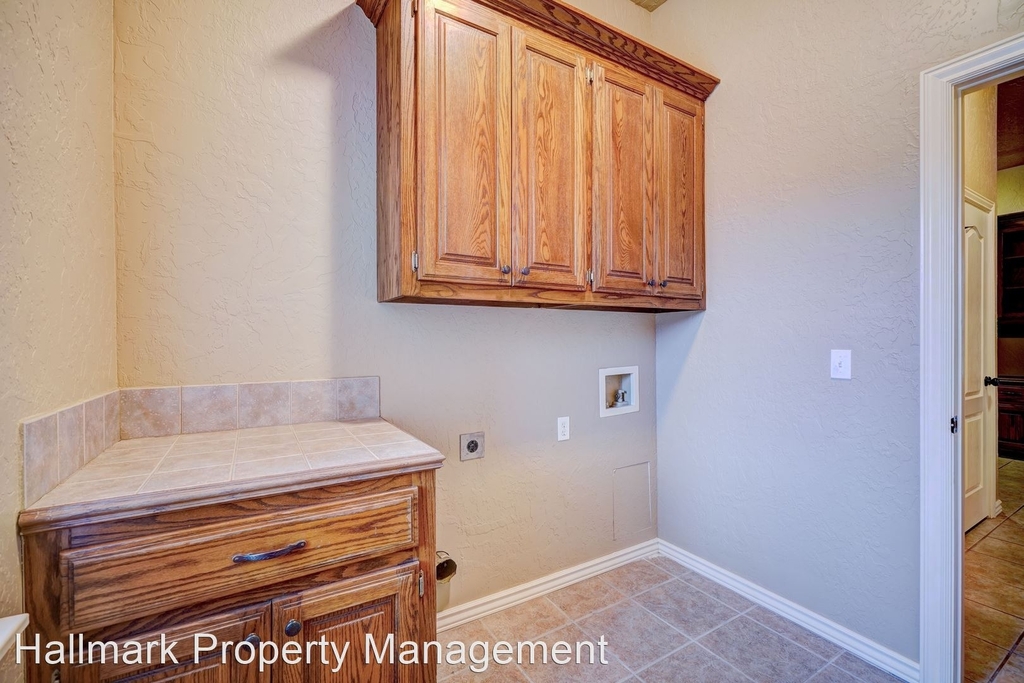 1042 Hidden Oaks Way - Photo 24