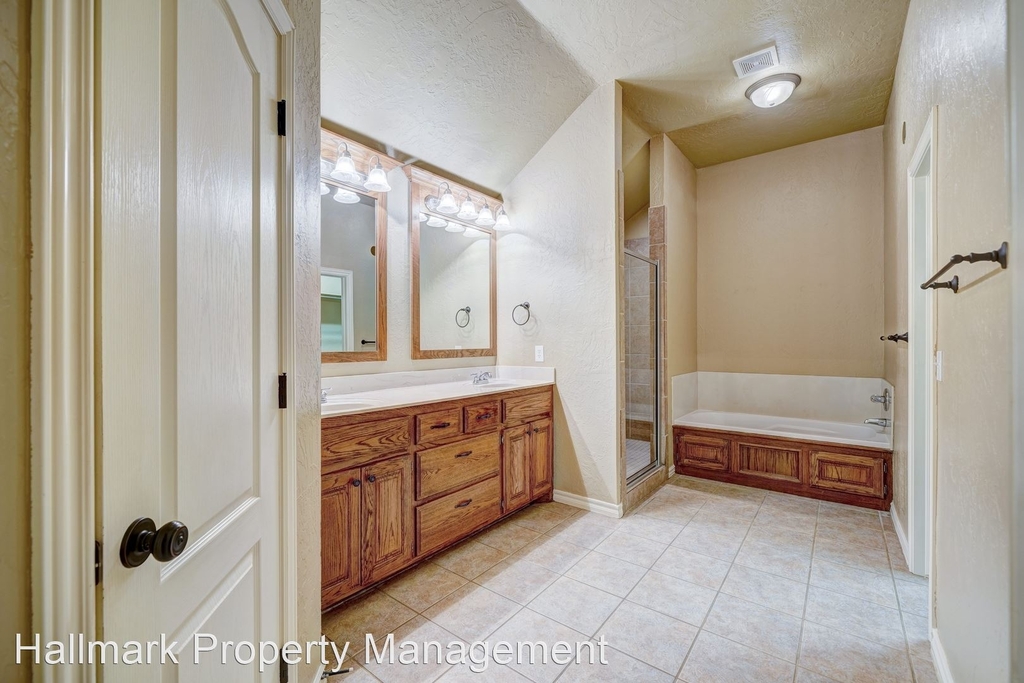 1042 Hidden Oaks Way - Photo 27