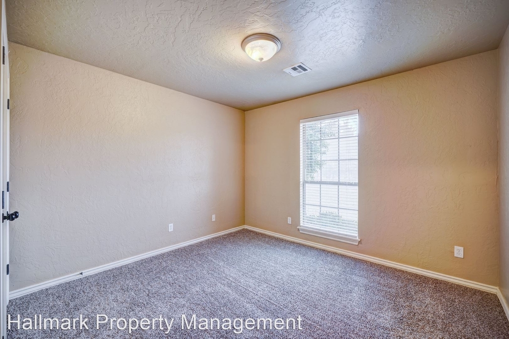 1042 Hidden Oaks Way - Photo 32