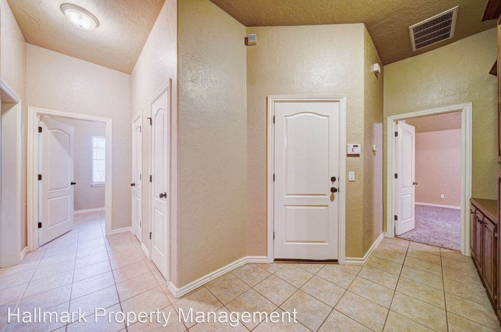 1042 Hidden Oaks Way - Photo 21