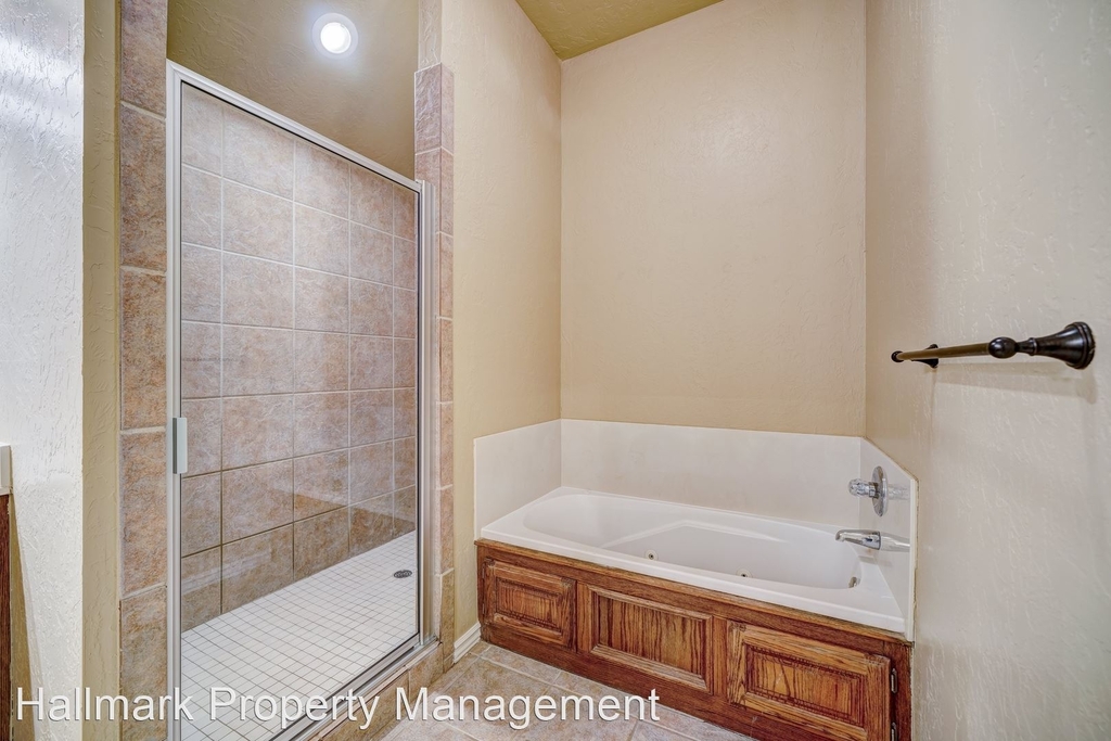 1042 Hidden Oaks Way - Photo 30