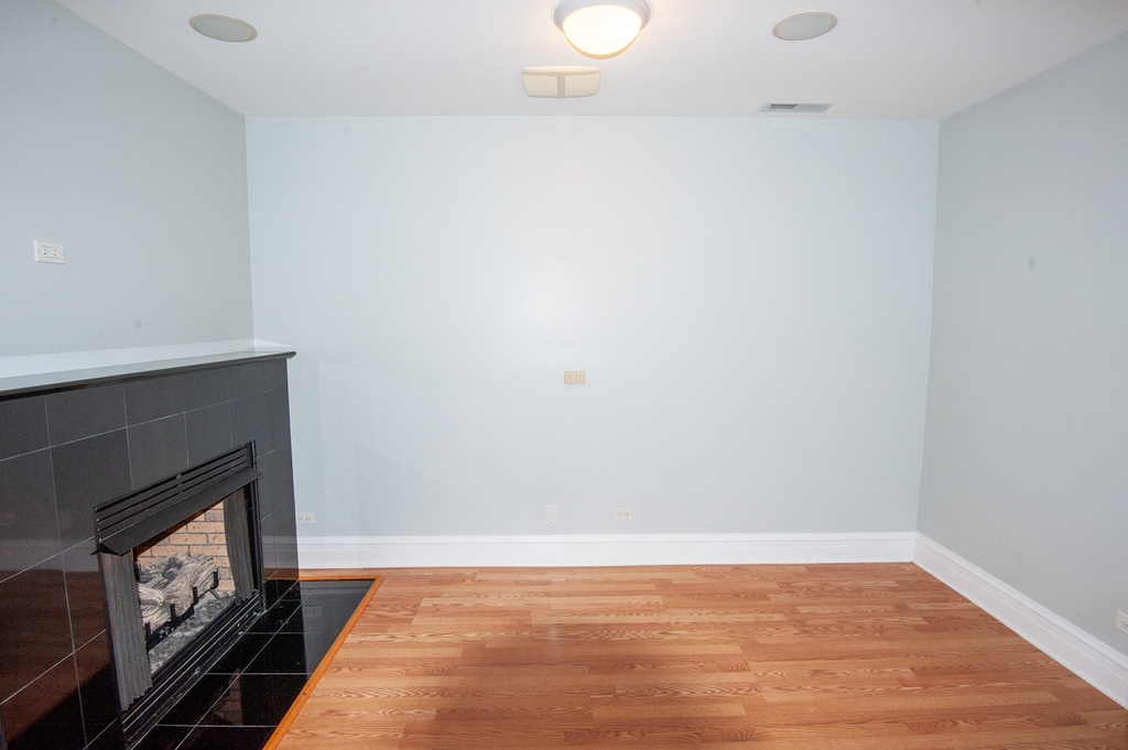 1453 W Thome Avenue - Photo 16