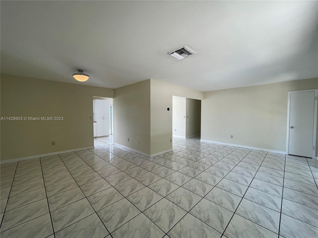 8301 Sw 129th Ave - Photo 8