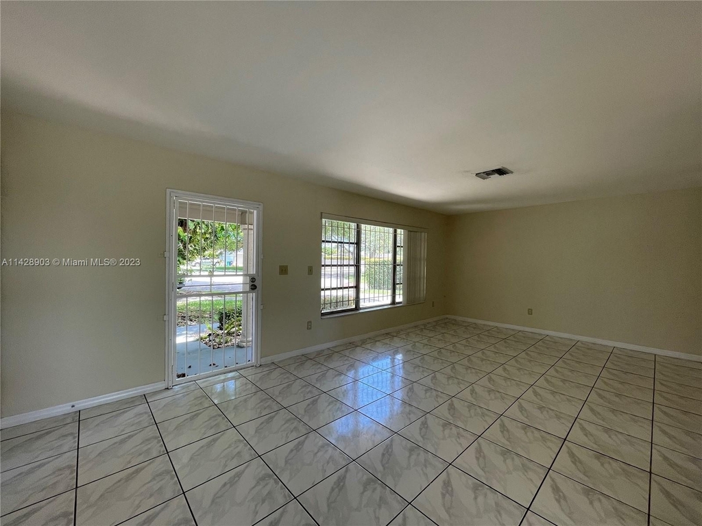 8301 Sw 129th Ave - Photo 6