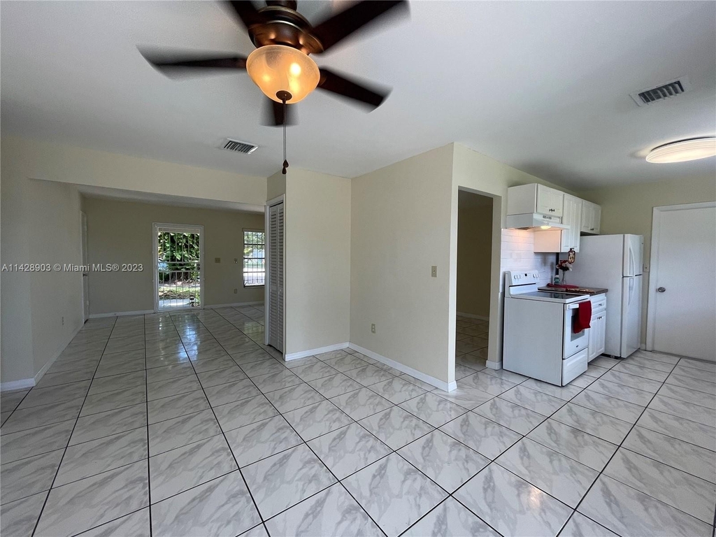 8301 Sw 129th Ave - Photo 3