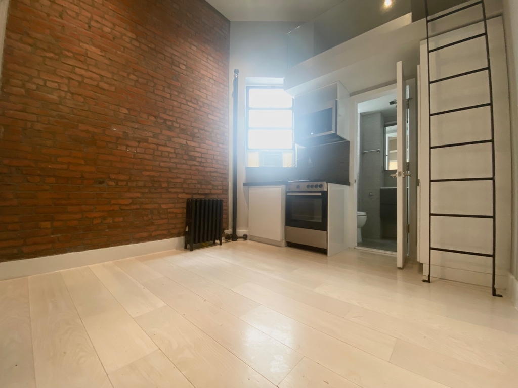 West 51st Street - Photo 0