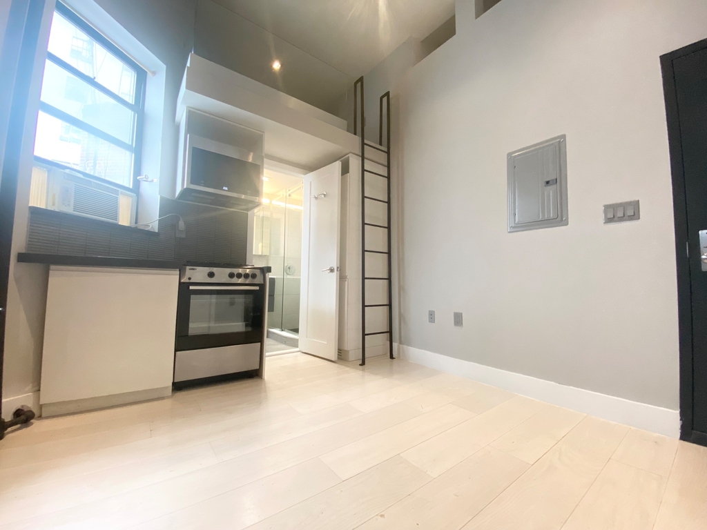 West 51st Street - Photo 3