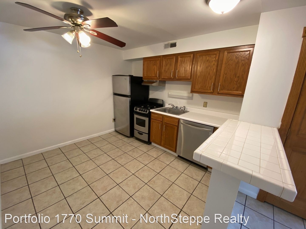 1770 Summit St - Photo 1