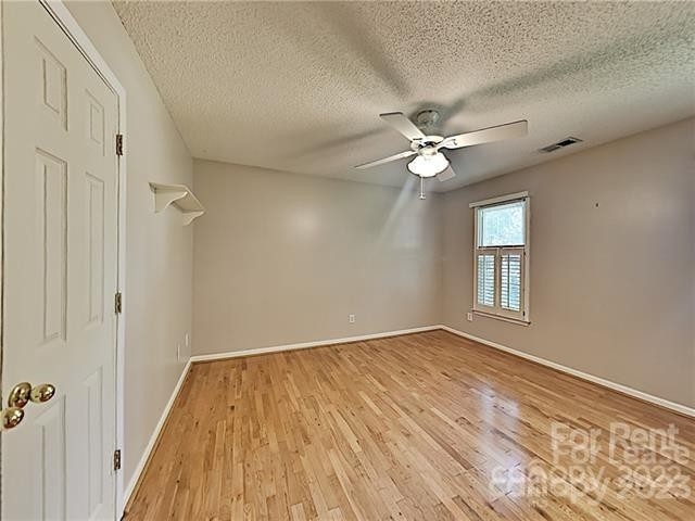 1049 Peachtree Lane - Photo 14