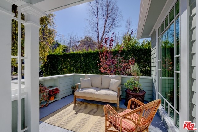 1551 Courtney Ave - Photo 4