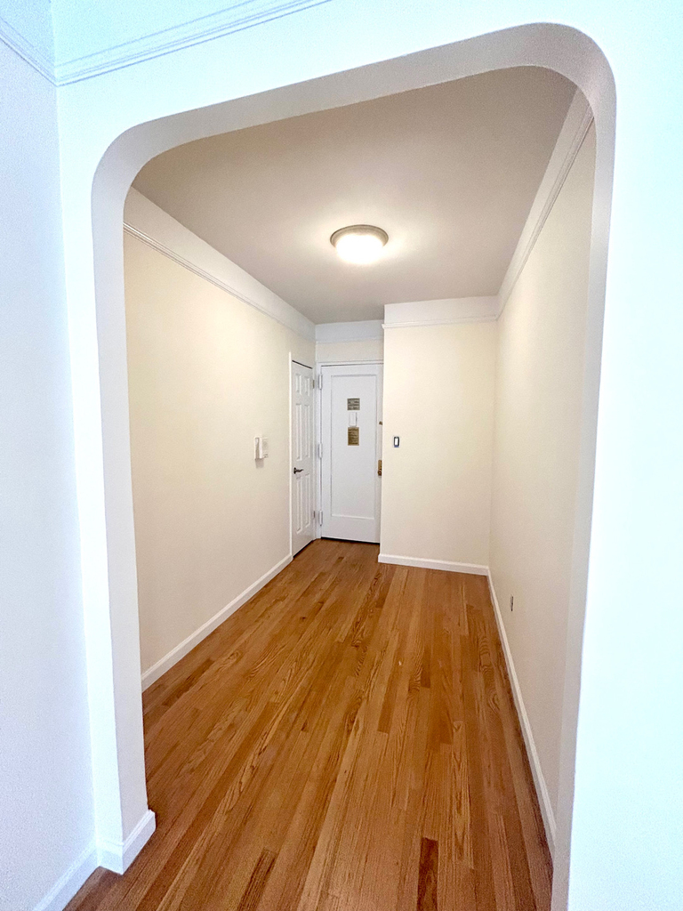 Jane Street - Photo 6