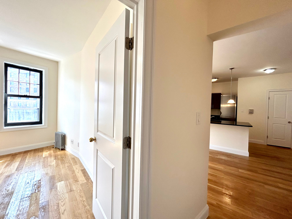 West 19th Street - Photo 6