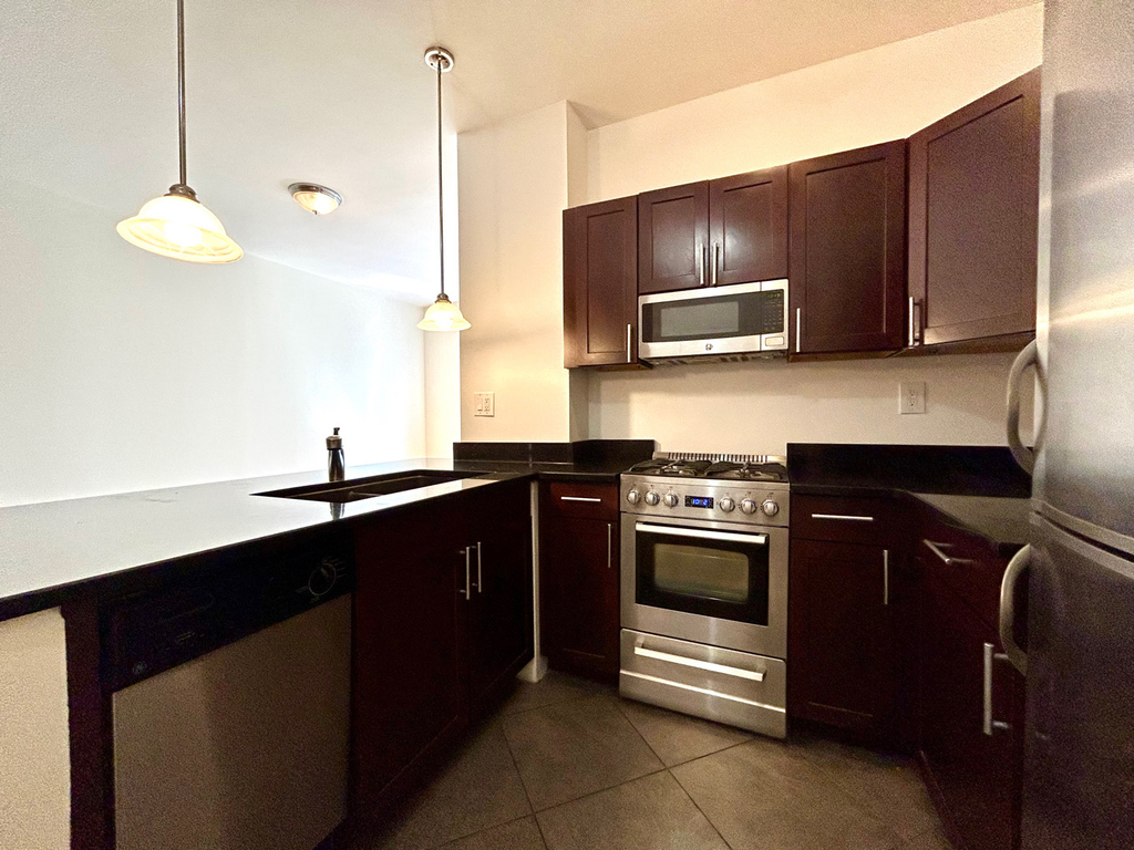 West 19th Street - Photo 8