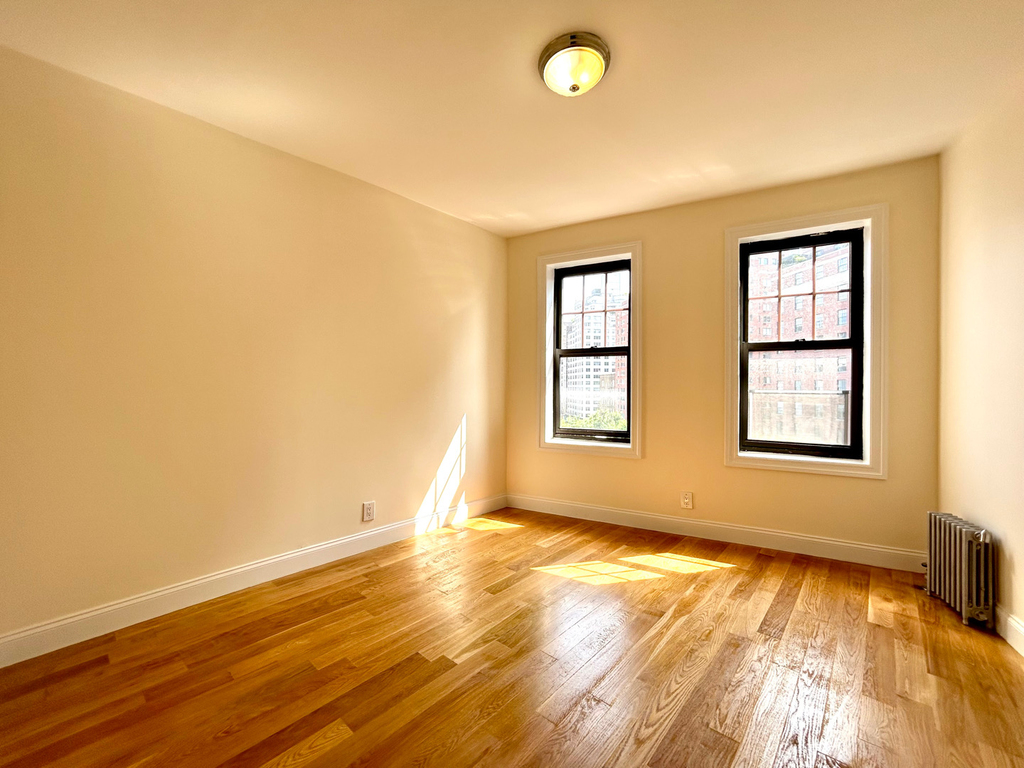 West 19th Street - Photo 3