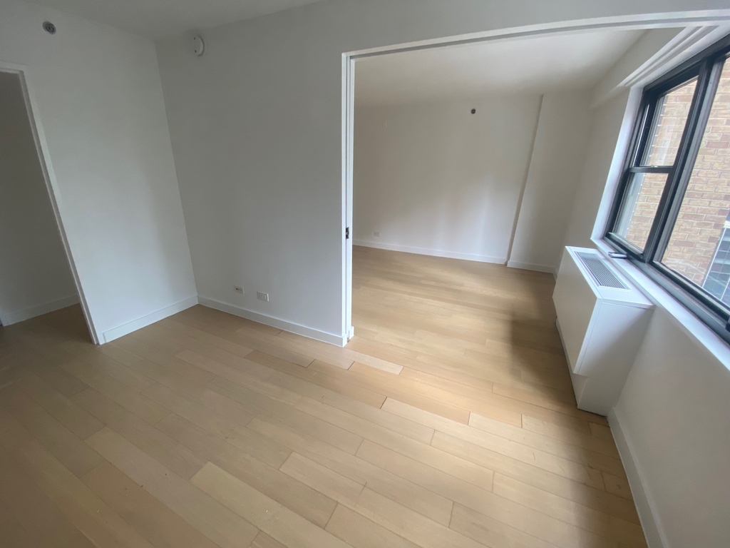 East 39th Street - Photo 19