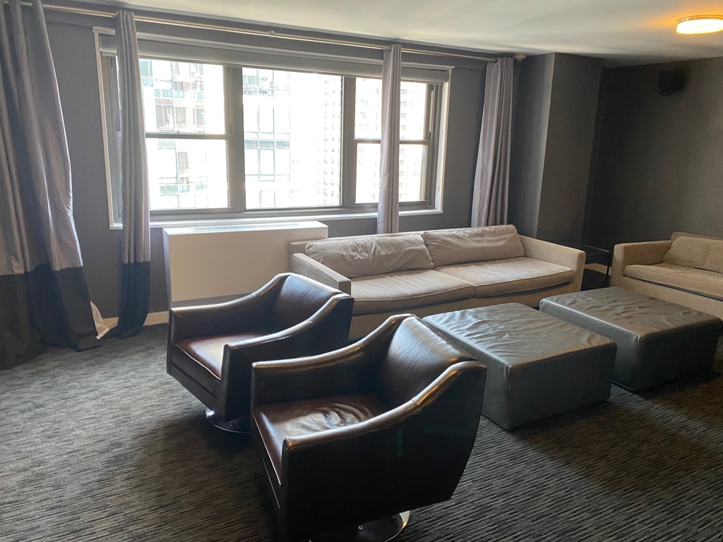 East 39th Street - Photo 8