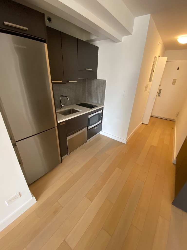 East 39th Street - Photo 2