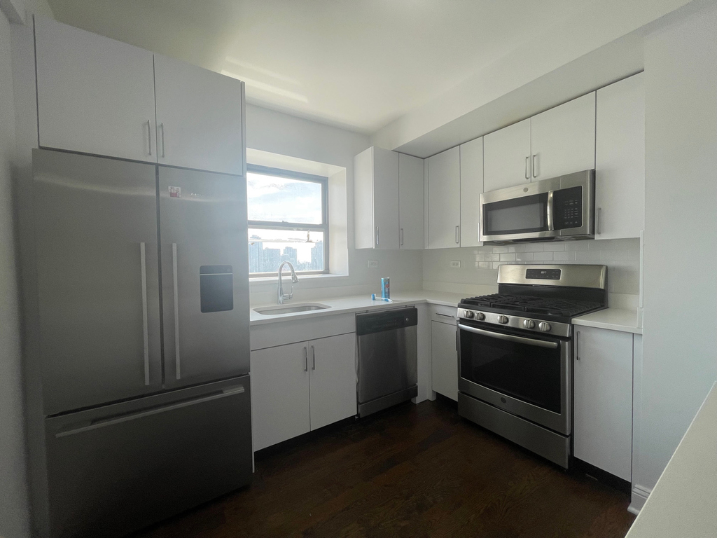 East 49th St - Photo 1
