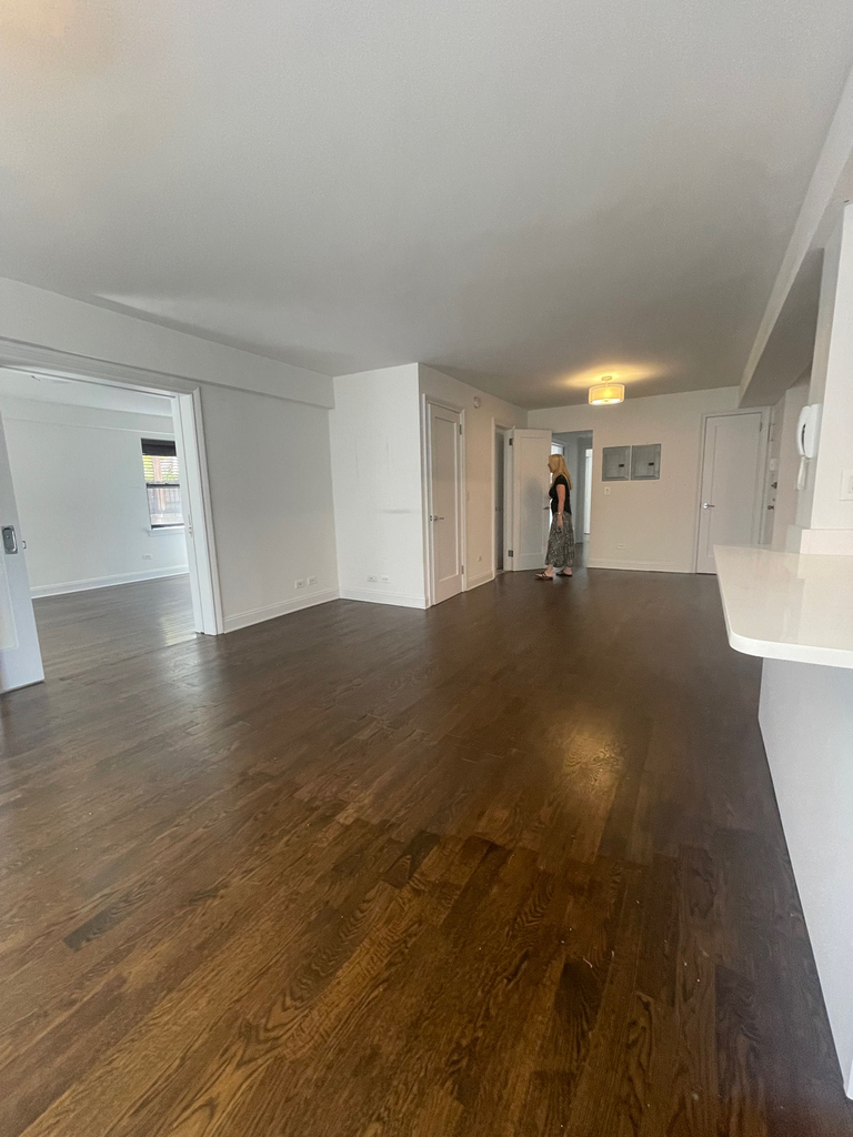 East 49th St - Photo 10