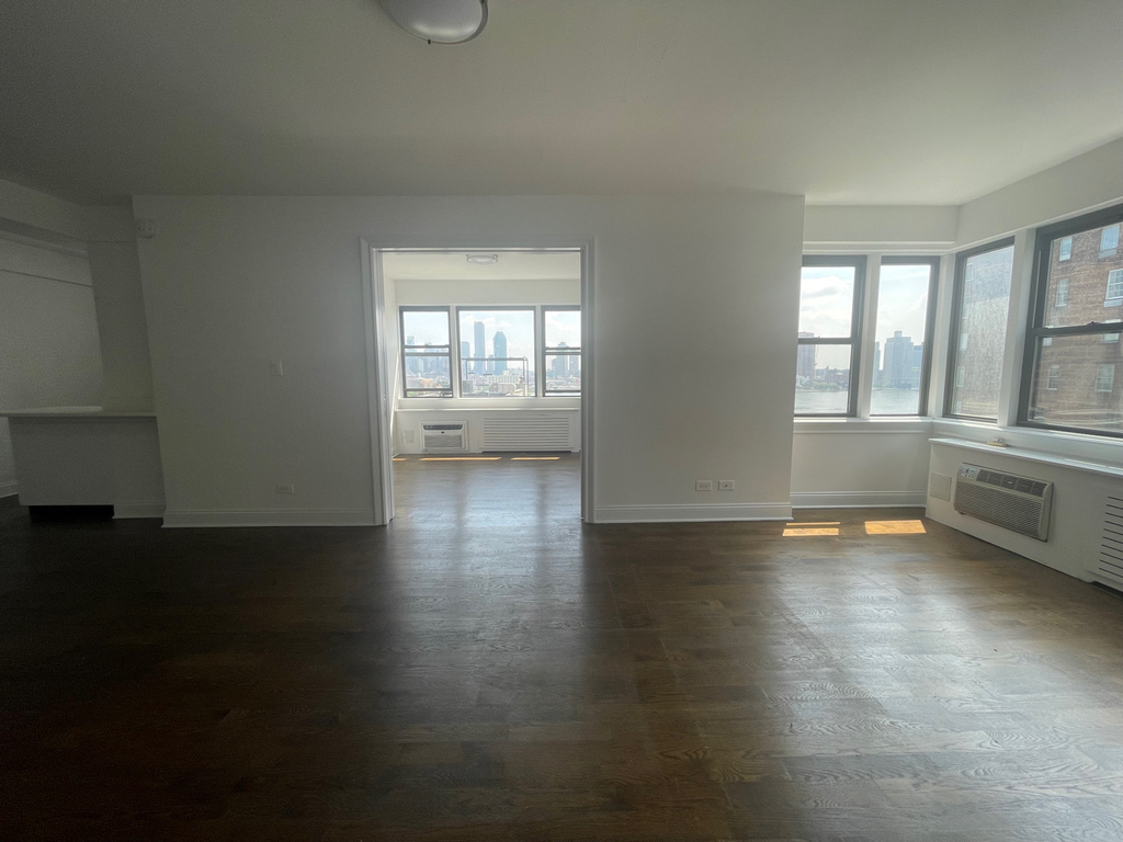 East 49th St - Photo 5