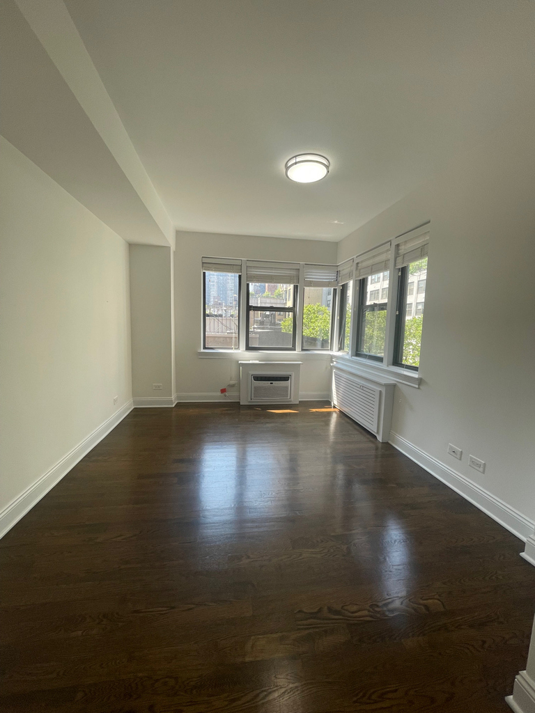 East 49th St - Photo 11