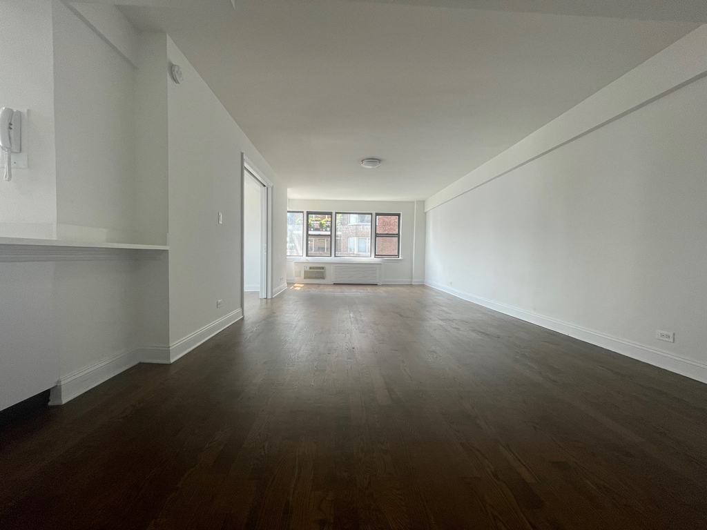 East 49th St - Photo 2