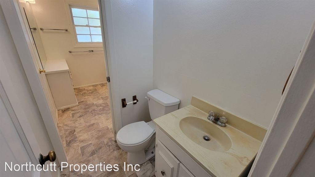 6805 Beloit Ave. - Photo 9