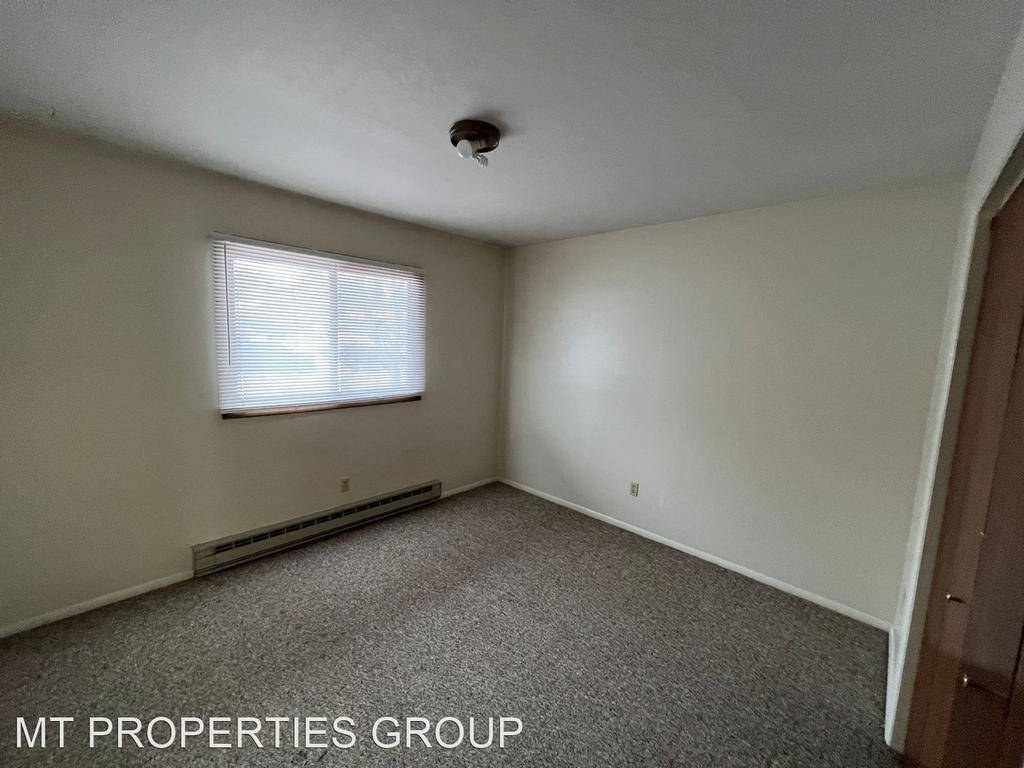 2314 Hillview Ct - Photo 2