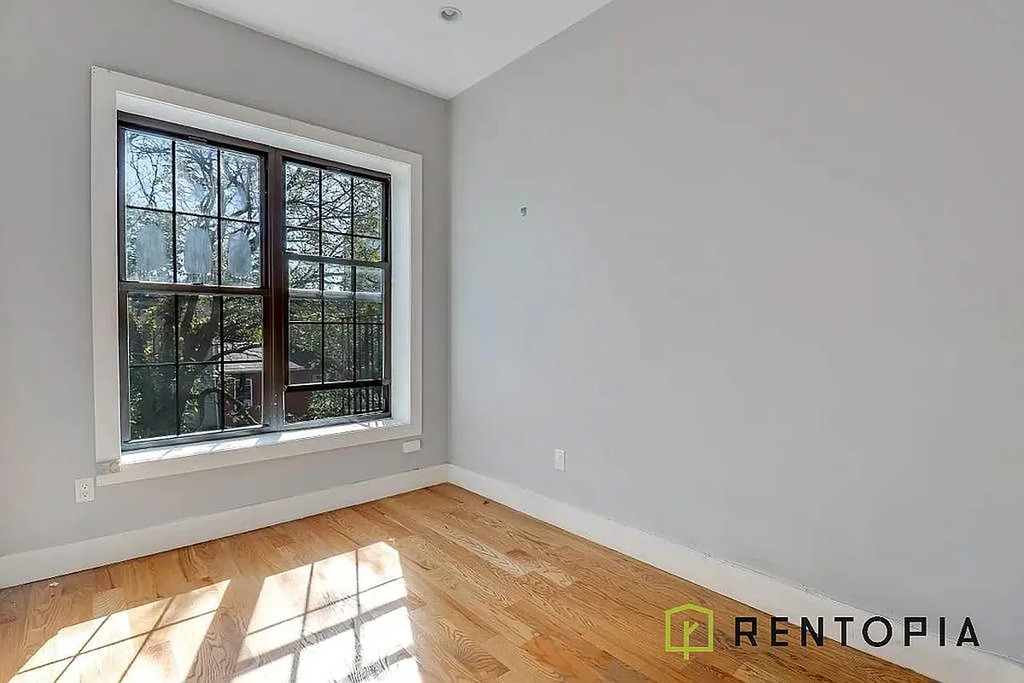 934 Lafayette Avenue - Photo 2