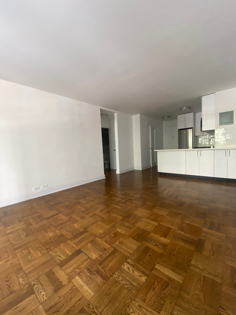 East 35th Street off Third Avenue  - Photo 3
