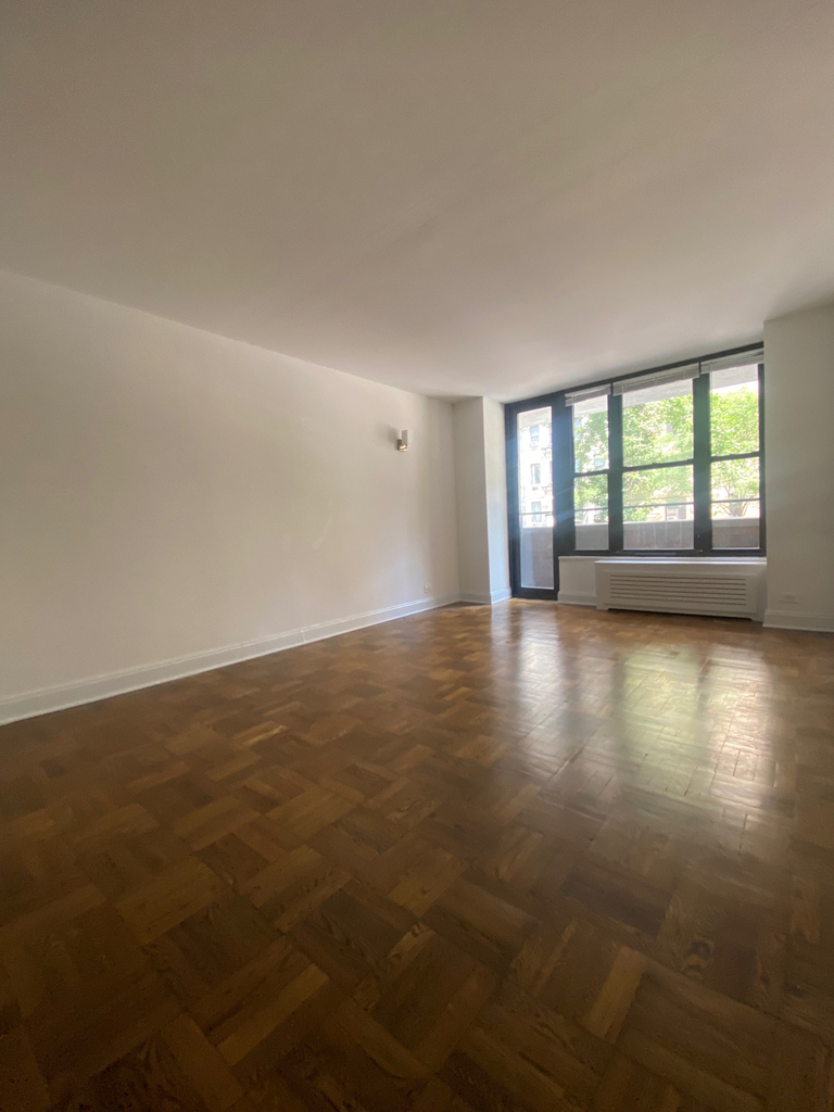 East 35th Street off Third Avenue  - Photo 2